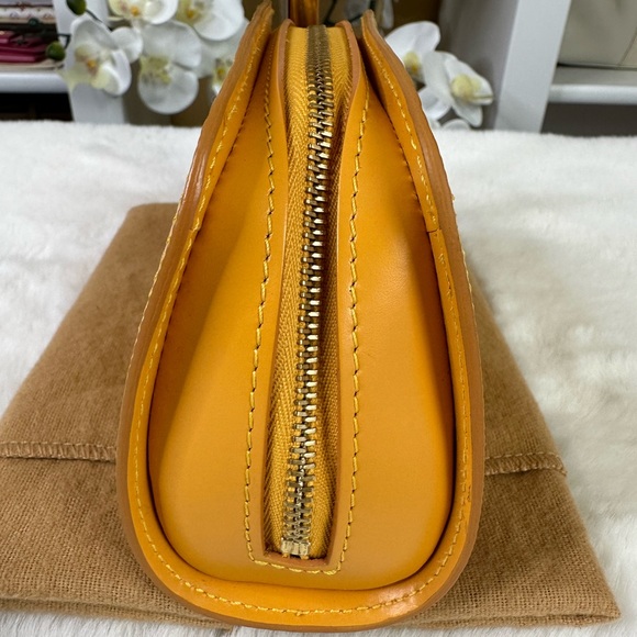 Like 🆕 Louis Vuitton Pouch Dauphine PM Epi Leather in Yellow - Preloved - Picture 7 of 16